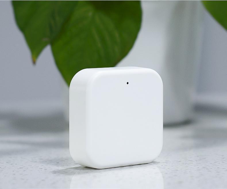 Gateay to bridge the smart lock and Wi-Fi port, enable romtely control